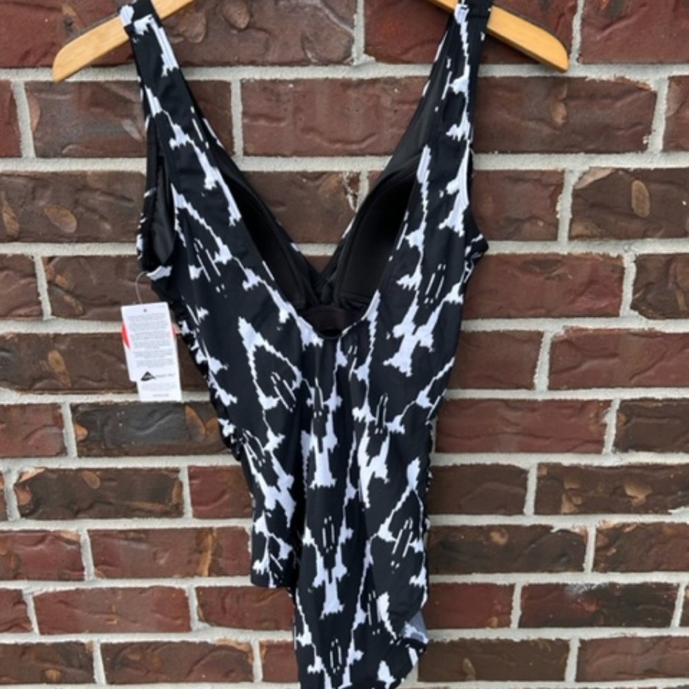 L.L.Bean slimming swimsuit NEW - Picture 3 of 3